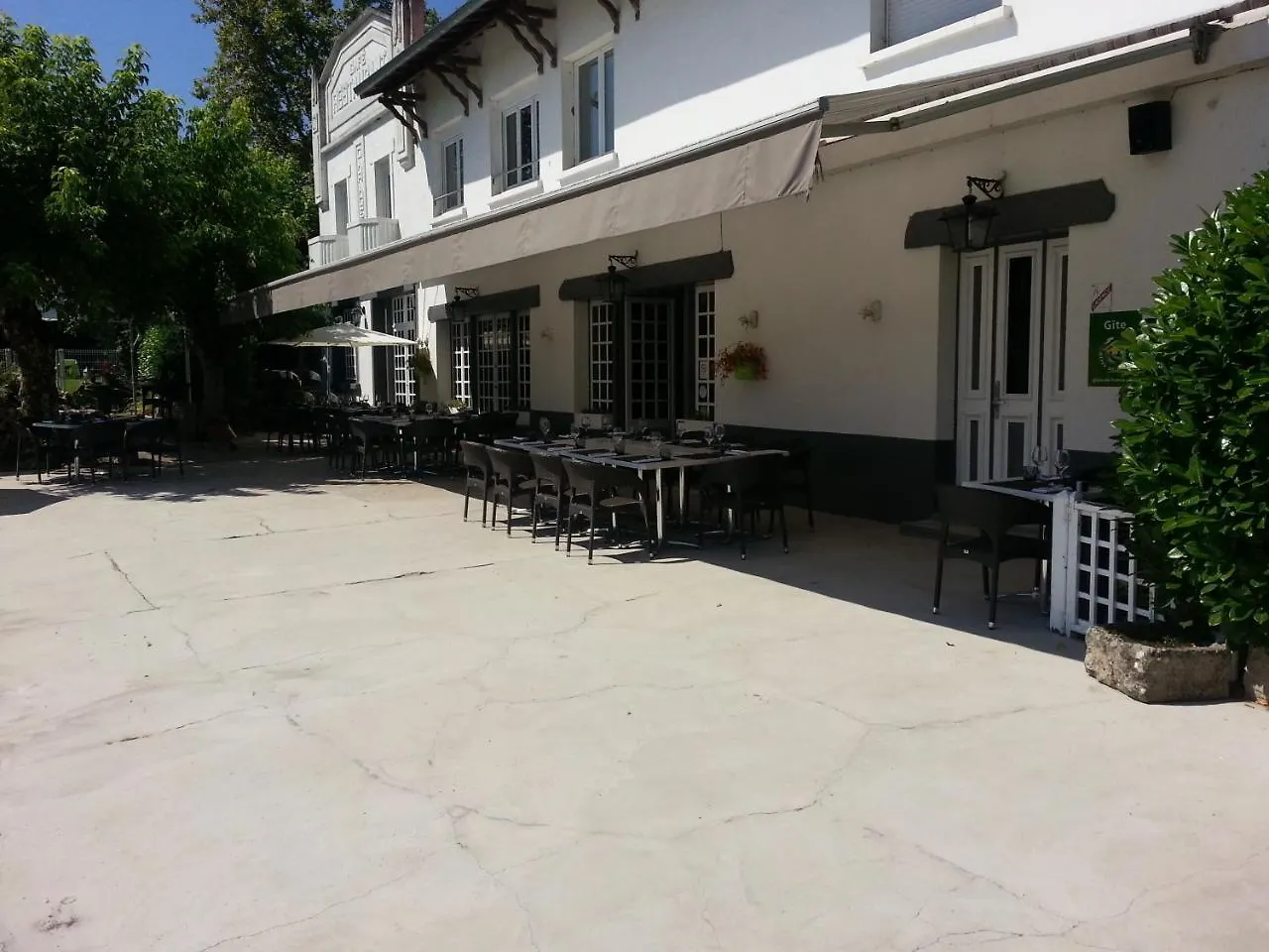 Restaurant Gite Le Delice Des Papilles Bruniquel France